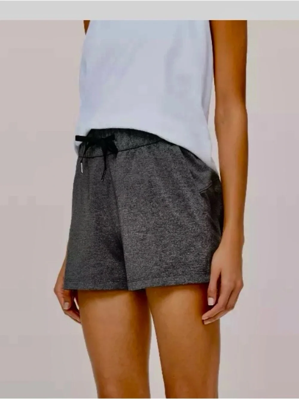 LululemonWomen’s Gray Drawstring Lounge Shorts Size L